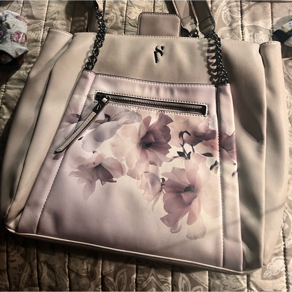 Vera Wang Taupe Floral Large
Simply Vera Vera Wang like new